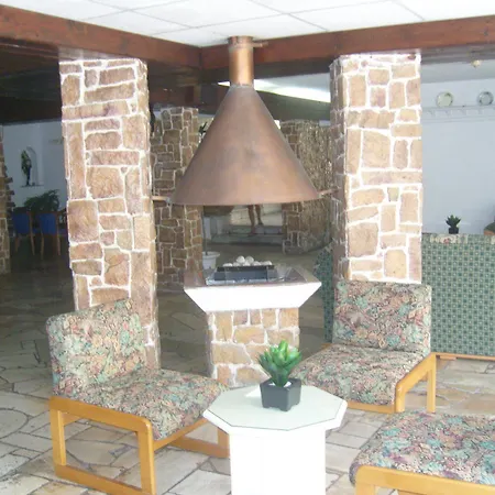 贝斯特韦斯特普拉斯拉尔科酒店 2*