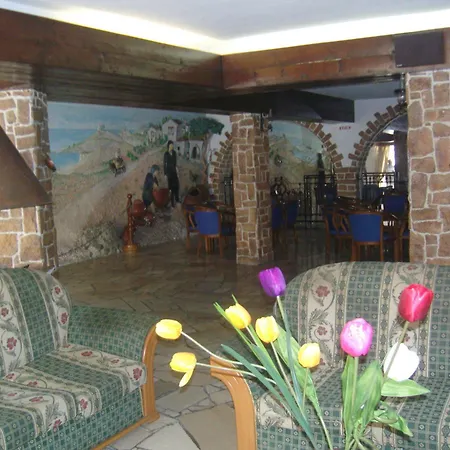 贝斯特韦斯特普拉斯拉尔科酒店